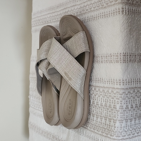 Crocs capri shimmer xband  summer sandal, slip on, neutral sandals. Women's  7 - Picture 6 of 7